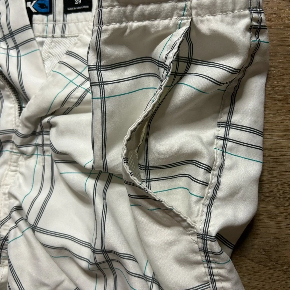 Tony HAWK Men White  shorts with black and turquoise stripes Size:29 Polyester